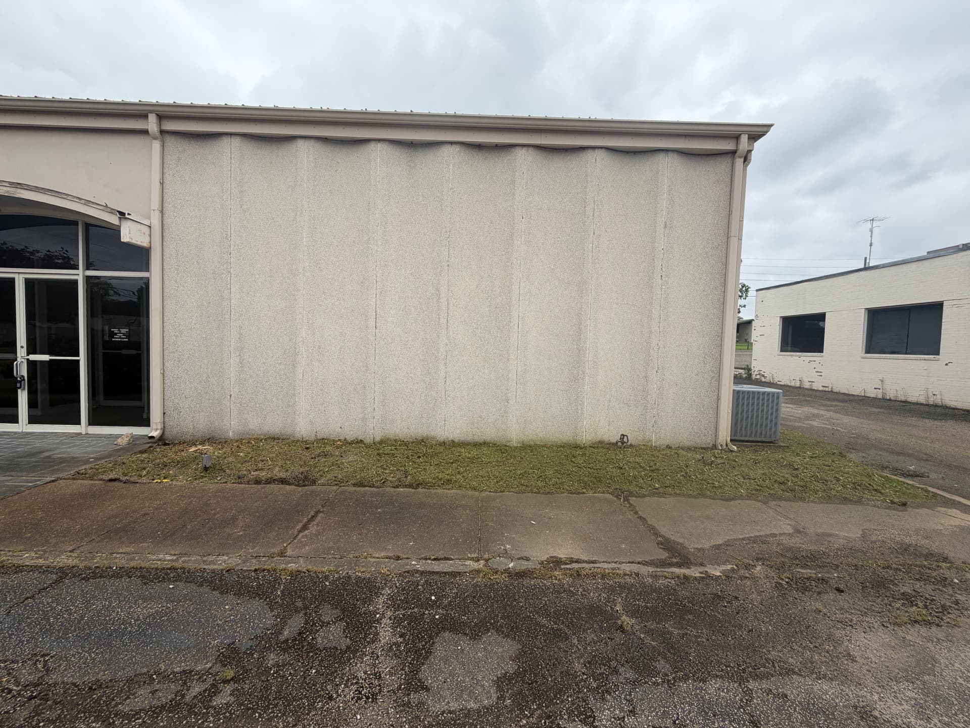 Gallery photos for Vacant Bank Gets a Full Landscape Cleanup in Humboldt: Image #7