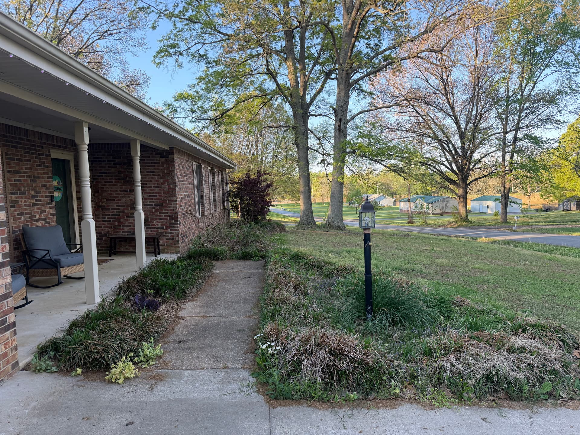 Gallery photos for Flower Bed Clean Up and Fresh Black Mulch in Trenton: Image #2