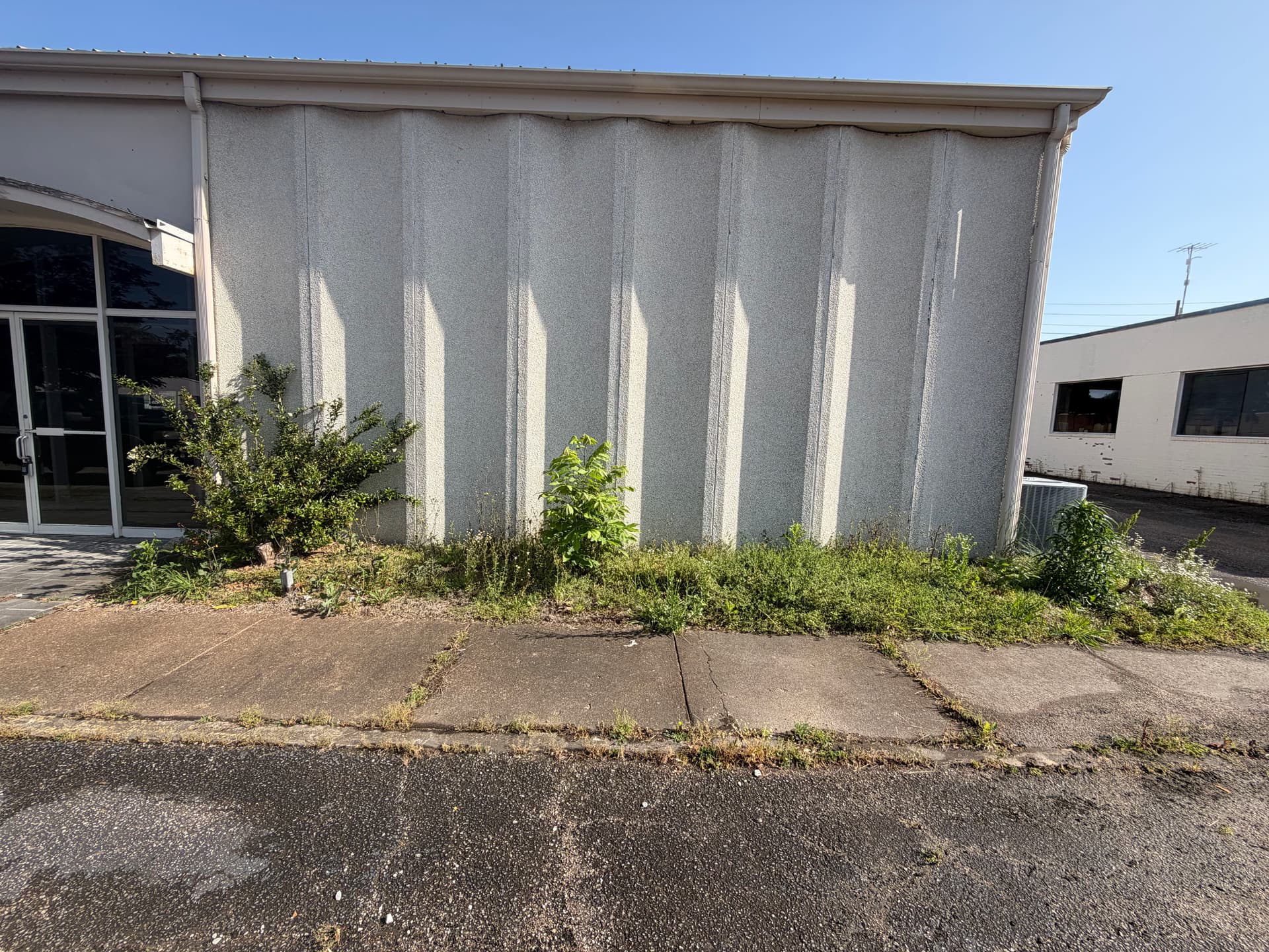 Gallery photos for Vacant Bank Gets a Full Landscape Cleanup in Humboldt: Image #6