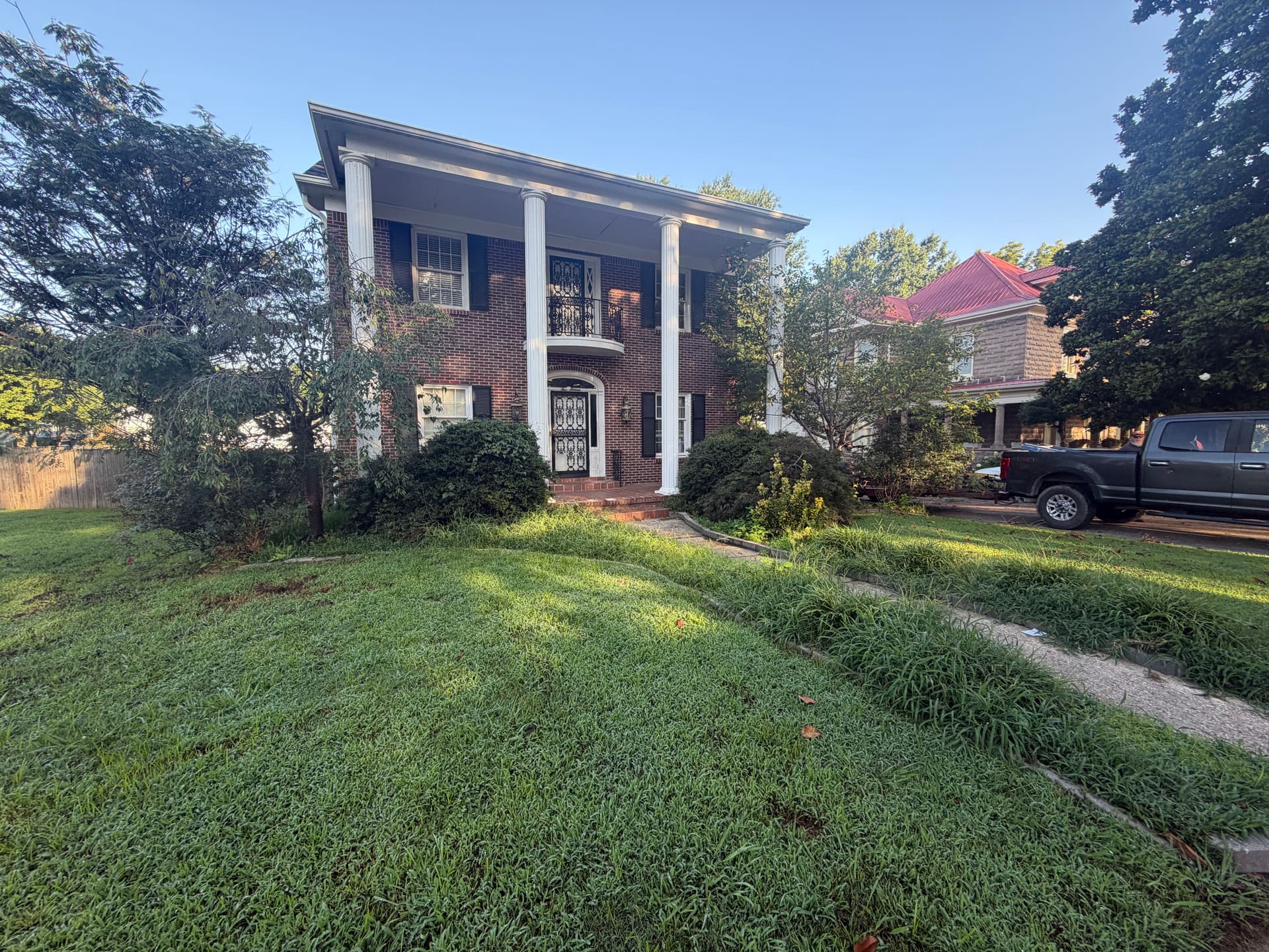 Fresh Mulch and Clean Edges at a Trenton TN Property image