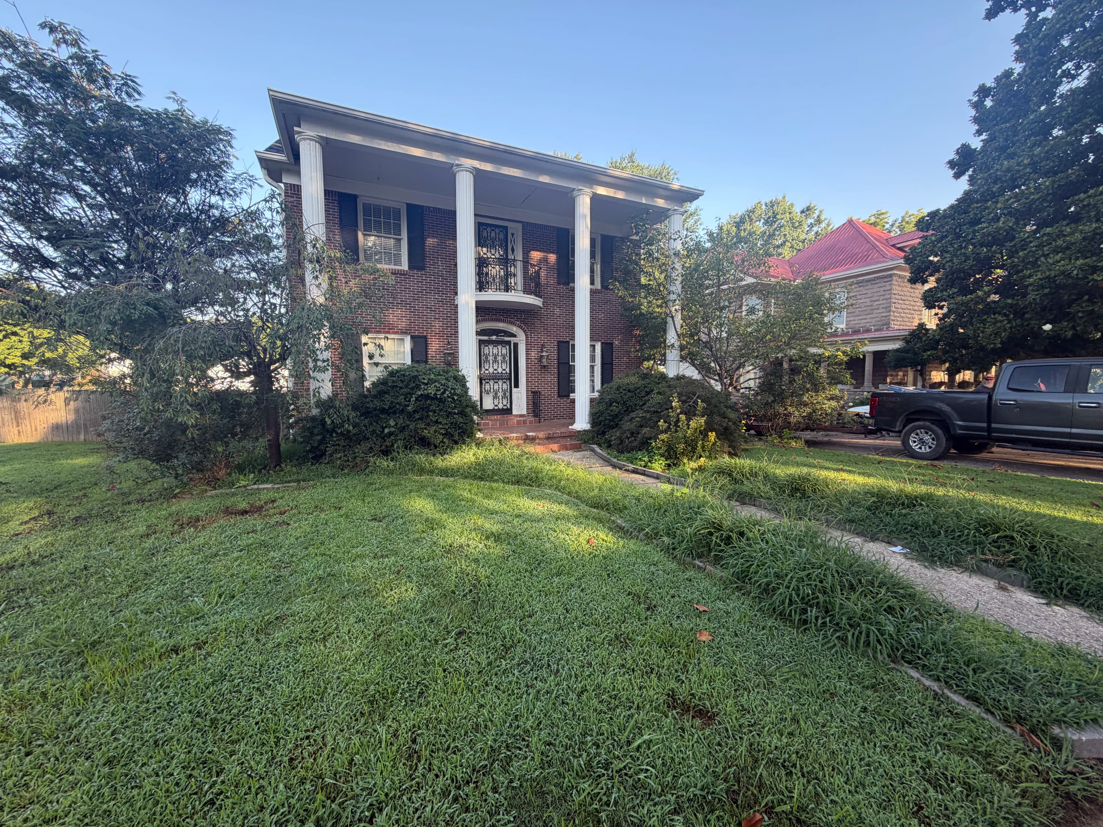 Project Fresh Mulch and Clean Edges at a Trenton TN Property image