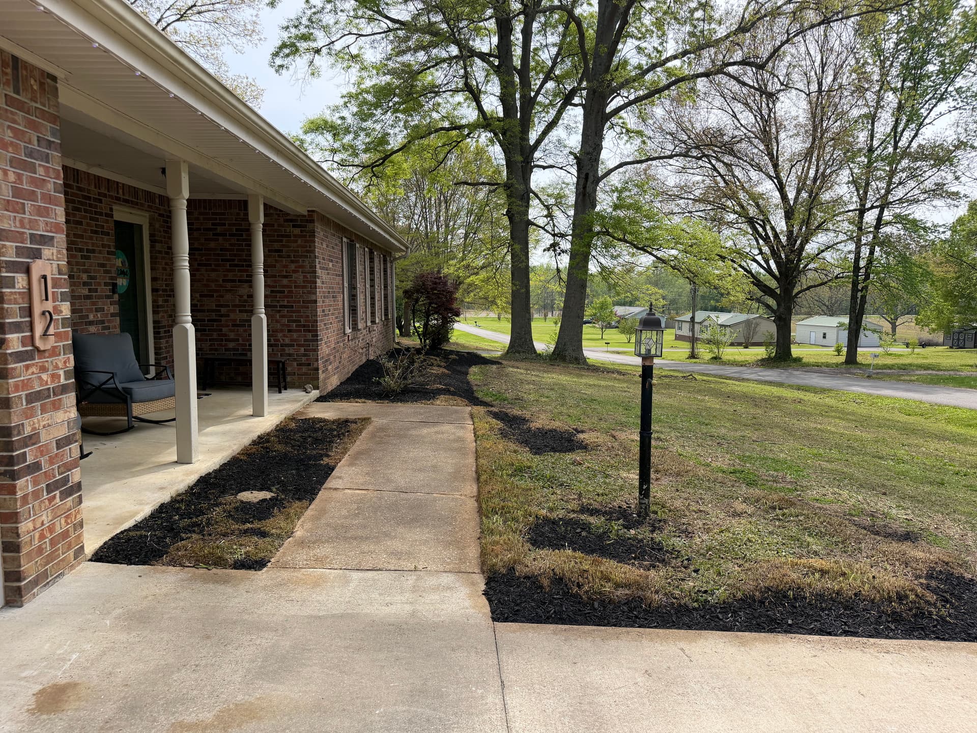 Gallery photos for Flower Bed Clean Up and Fresh Black Mulch in Trenton: Image #3