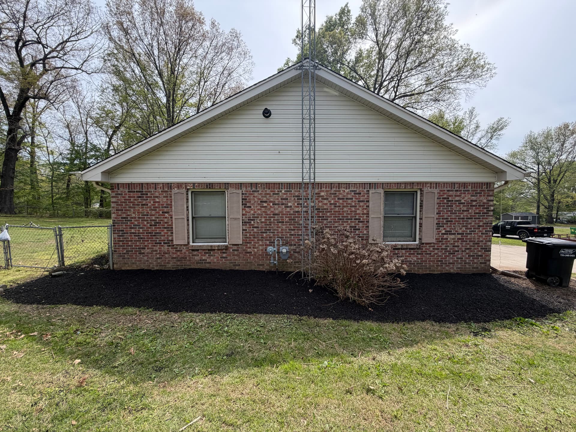 Gallery photos for Flower Bed Clean Up and Fresh Black Mulch in Trenton: Image #5