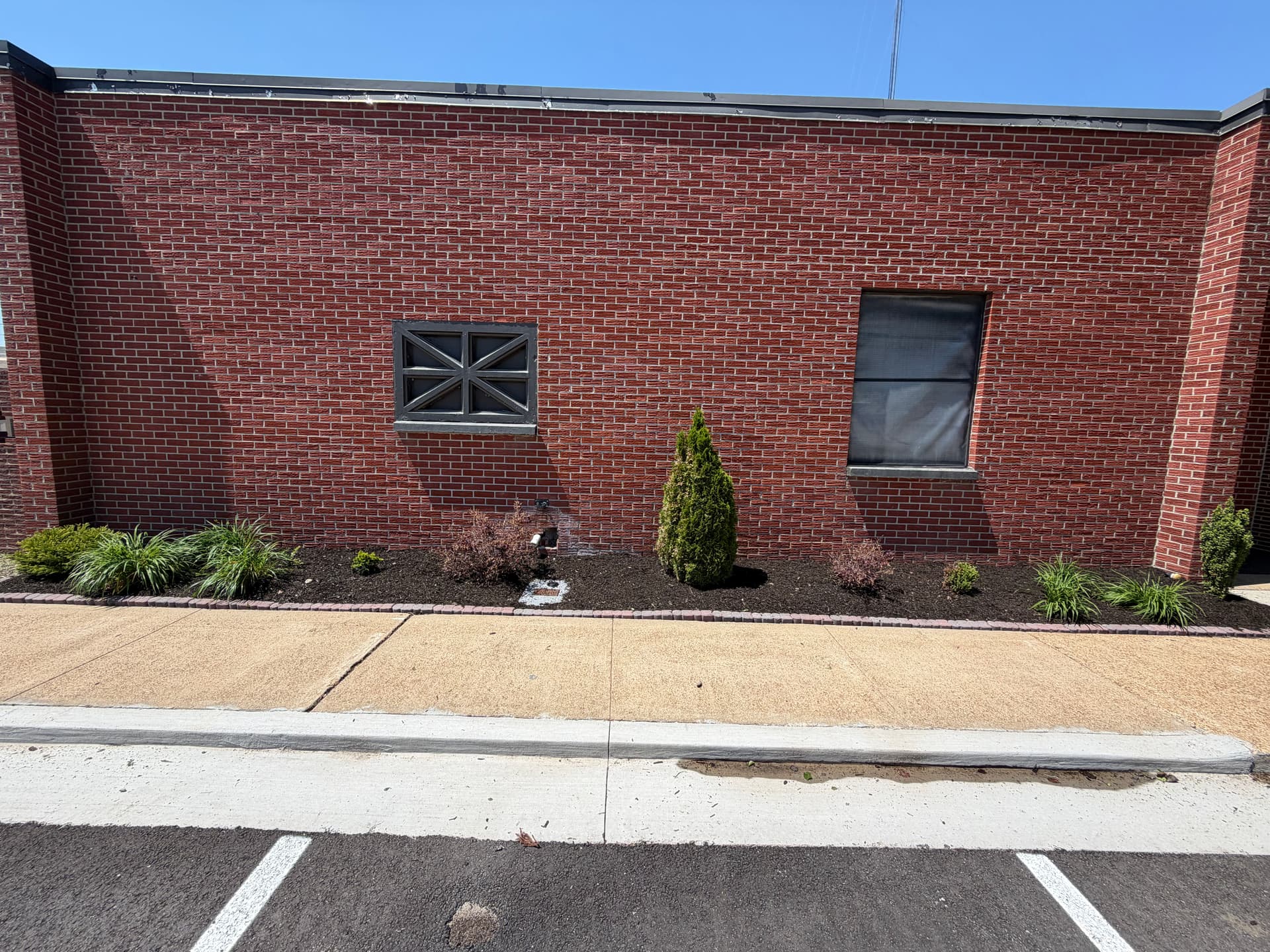 Gallery photos for Landscape Clean Up and Mulch Install at Humboldt Utilities: Image #1