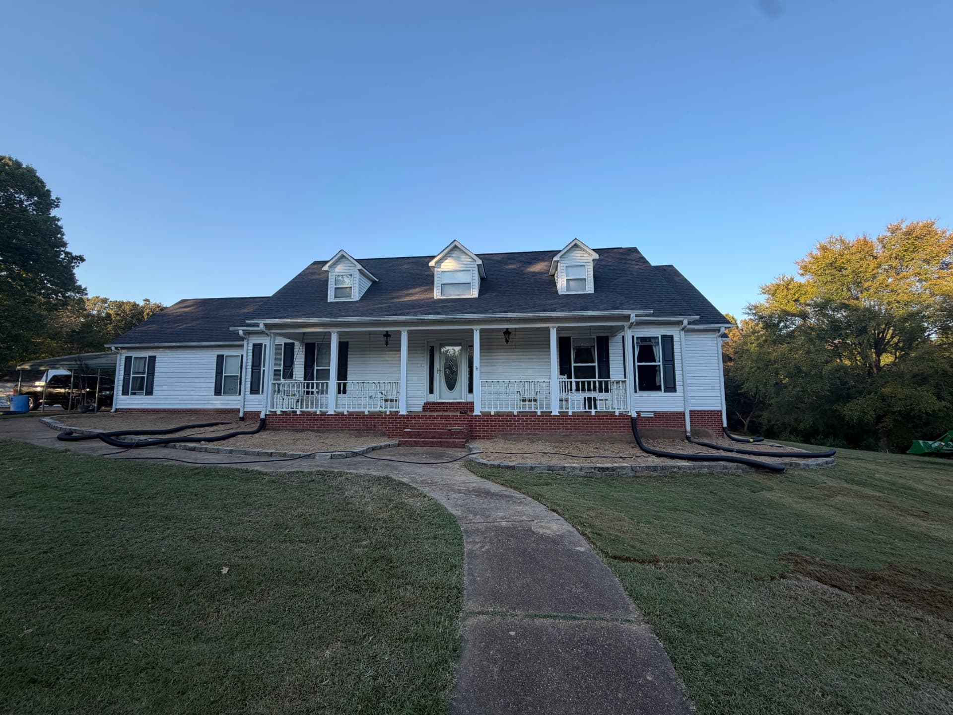 Retaining Wall Rebuild and Bermuda Sod Install on a Full Front Yard image