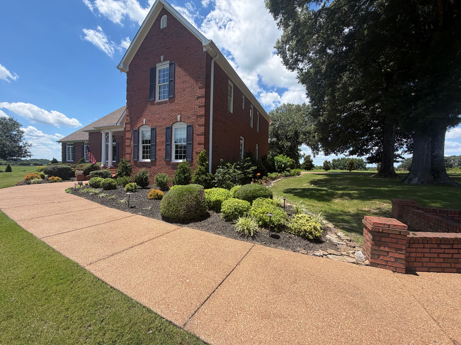 Gallery photos for Shrub Trimming Done Right at a Humboldt Home: Image #2