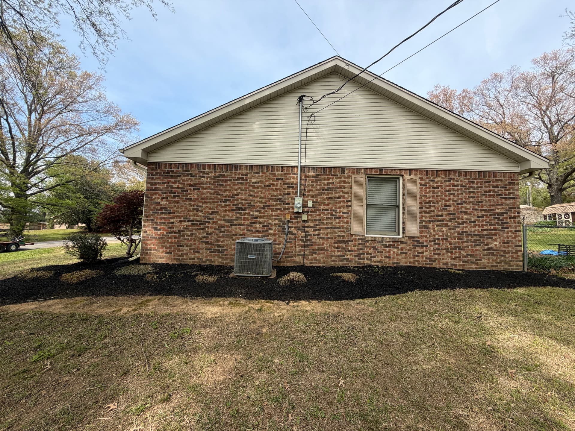 Gallery photos for Flower Bed Clean Up and Fresh Black Mulch in Trenton: Image #7