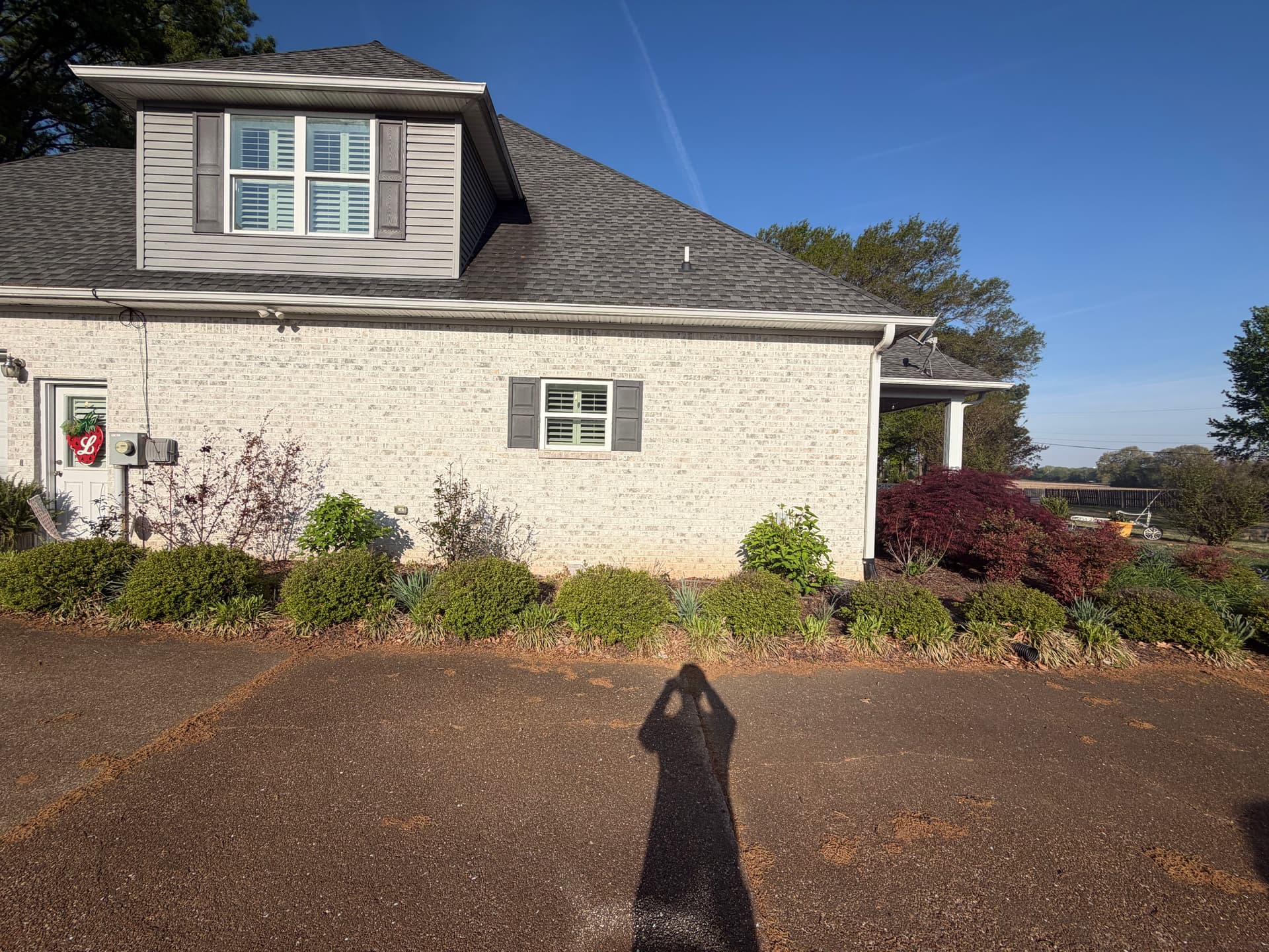 Gallery photos for Flowerbed Cleanup and Fresh Mulch Install in Humboldt: Image #2