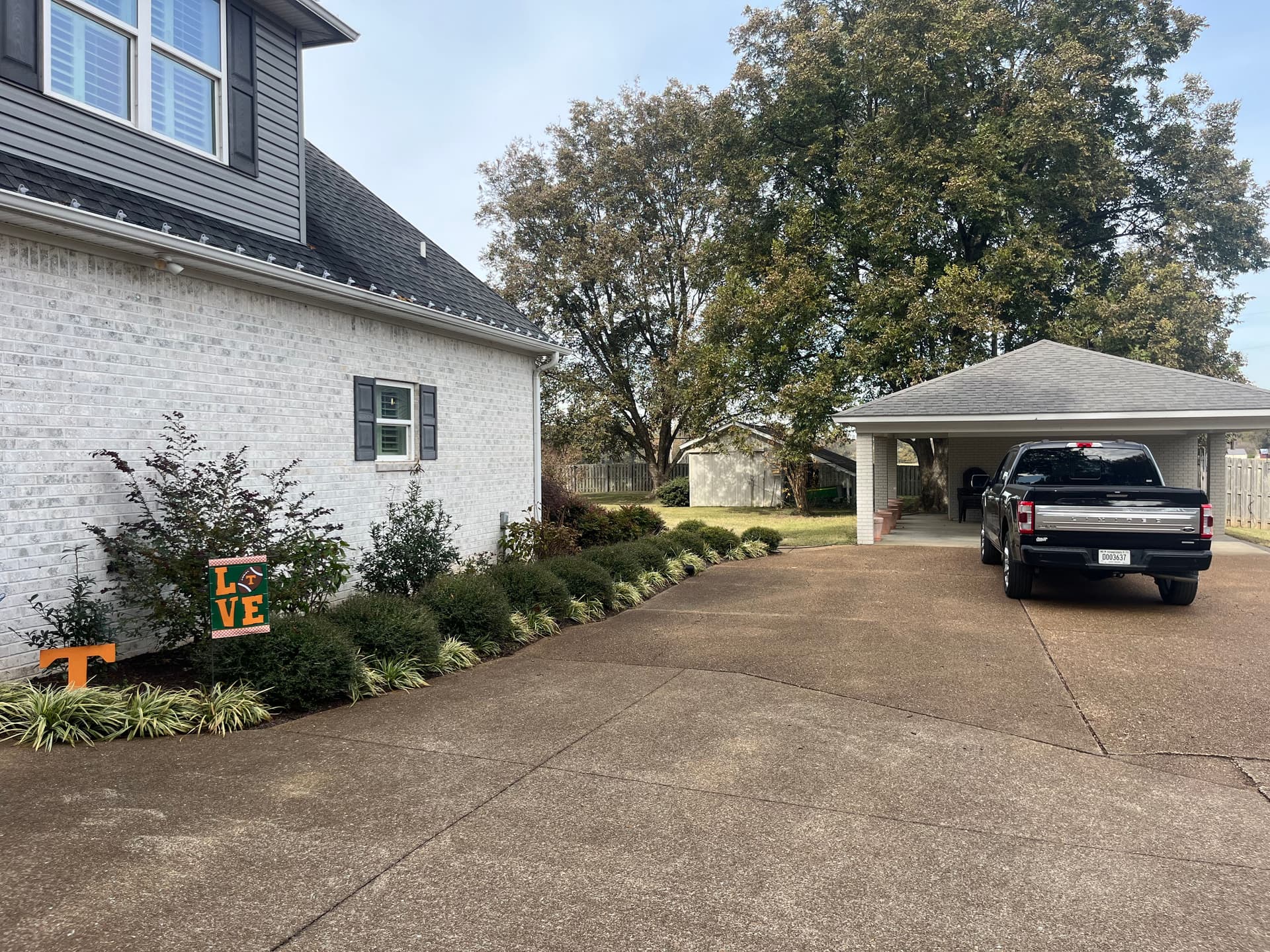 Gallery photos for Effortless Leaf Cleanup and Mulching for a Stunning Yard: Image #3