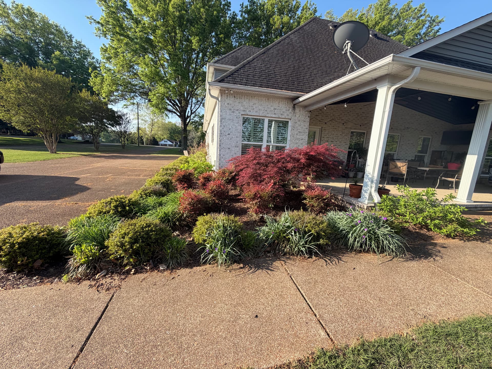 Gallery photos for Flowerbed Cleanup and Fresh Mulch Install in Humboldt: Image #4