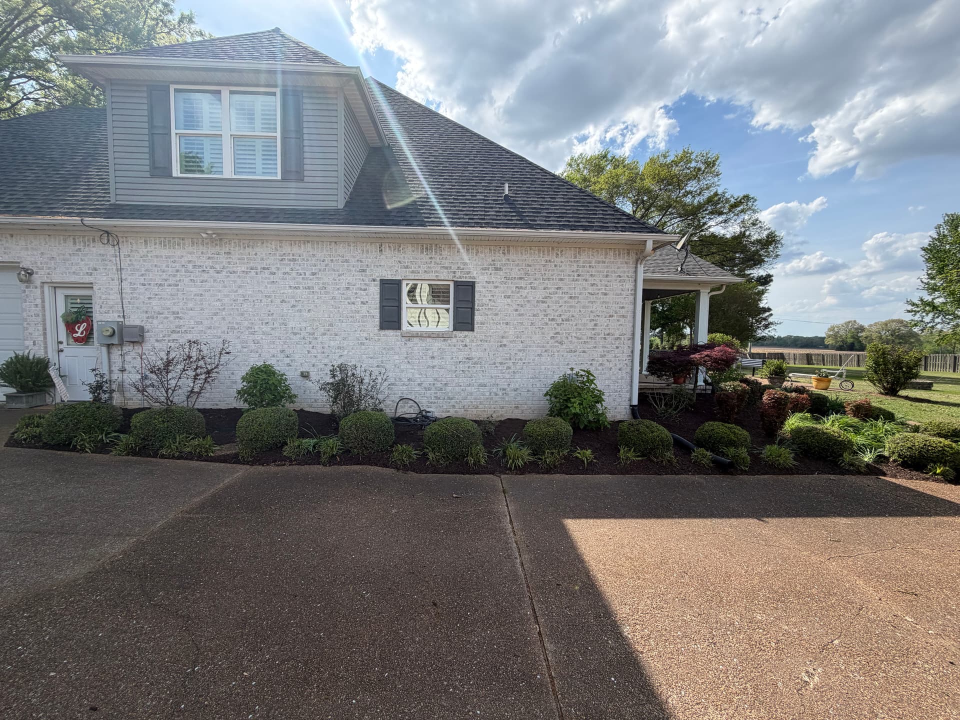 Gallery photos for Flowerbed Cleanup and Fresh Mulch Install in Humboldt: Image #3