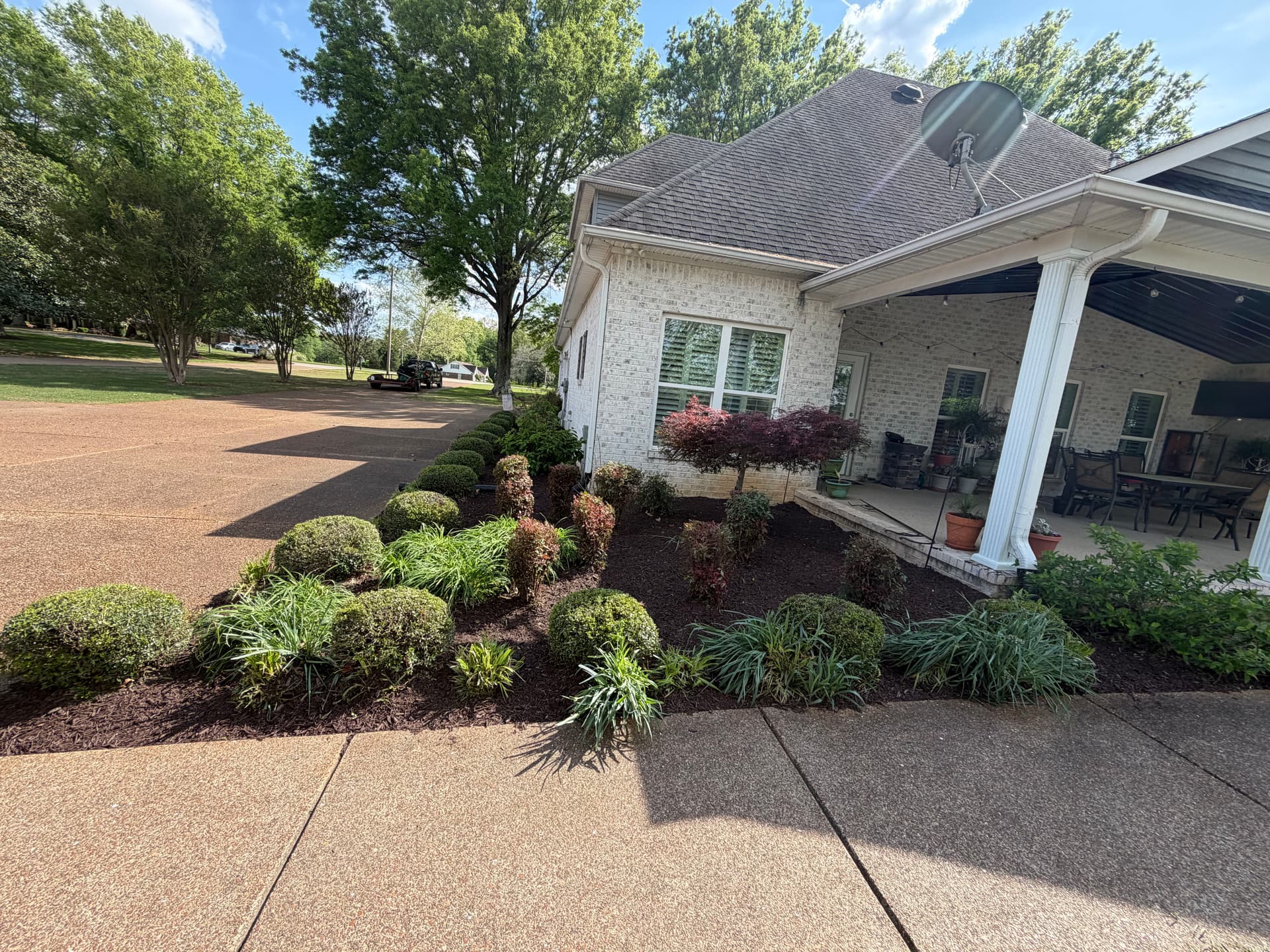 Gallery photos for Flowerbed Cleanup and Fresh Mulch Install in Humboldt: Image #5